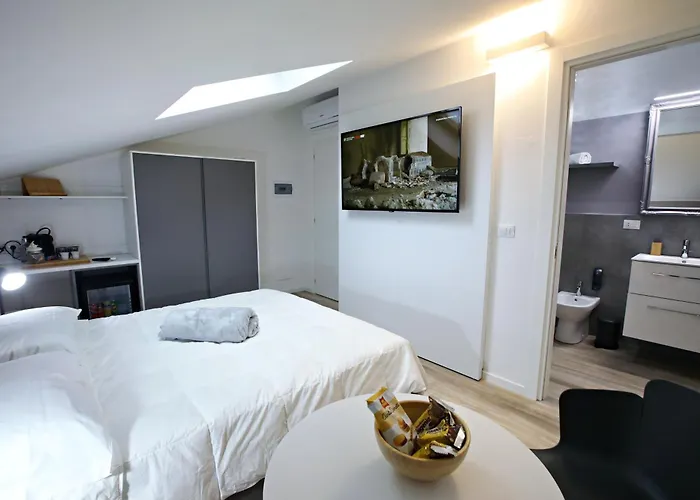 Loggia Dei Lovoleti * Modena